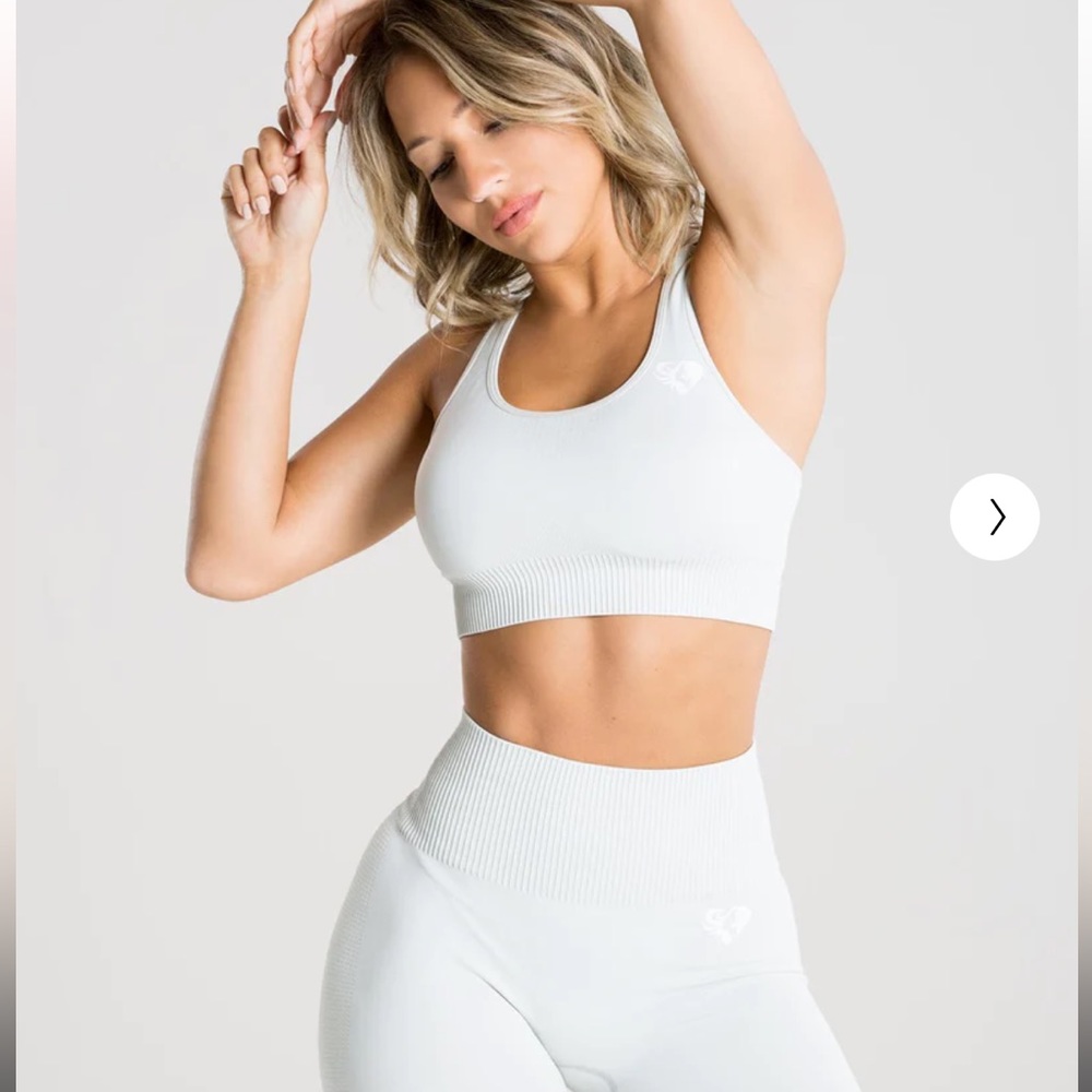 New never worn women’s best sports bra